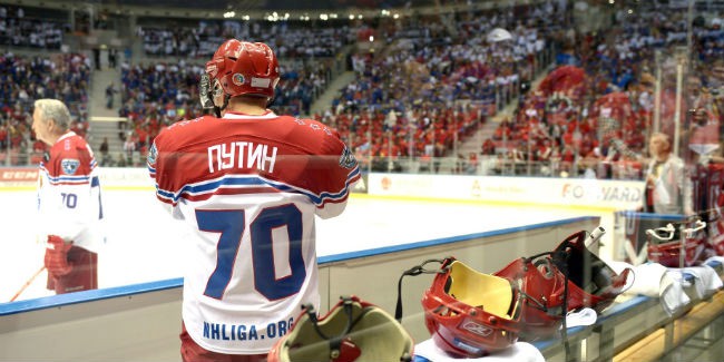В Омске Виктор Назаров и Михаил Сутягинский сыграют в субботу «ночью» в хоккей