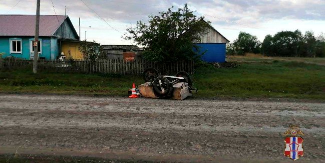В кювете улицы Центральной деревни Водяное погиб водитель мотоцикла «Урал»