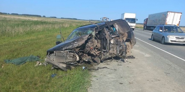При столкновении кроссовера Subaru Forester с грузовиком Volvo погиб пассажир