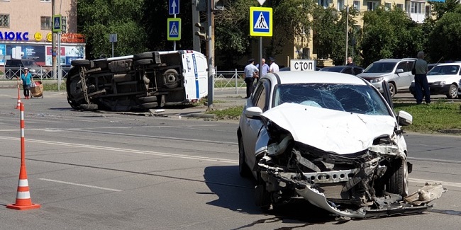 Пострадавшие в ДТП омские полицейские находятся в тяжёлом состоянии