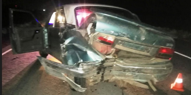 Женщина-водитель автомобиля Toyota врезалась в стоящую «Волгу»: пострадали двое детей