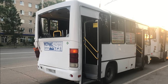 В Омске при столкновении маршрутных автобусов пострадали взрослые пассажиры и девочка