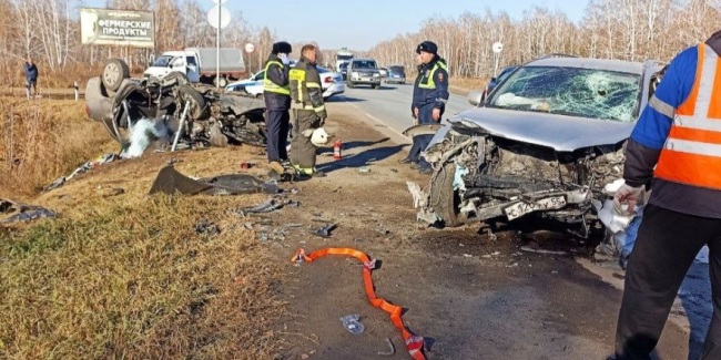 При столкновении автомобилей Toyota и «Лада Гранта» погибли три человека