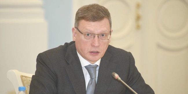 Загадка для губернатора: в морозовке есть две отличные дороги. Отгадайте, к дому кого они ведут?