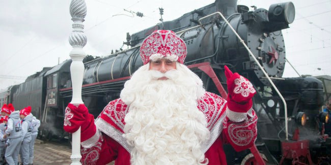 В Омск завтра подъезжает поезд Деда Мороза, выехавший 22 октября из Великого Устюга