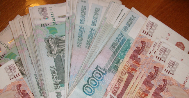 Чиновники из омского правительства поделились своей зарплатой
