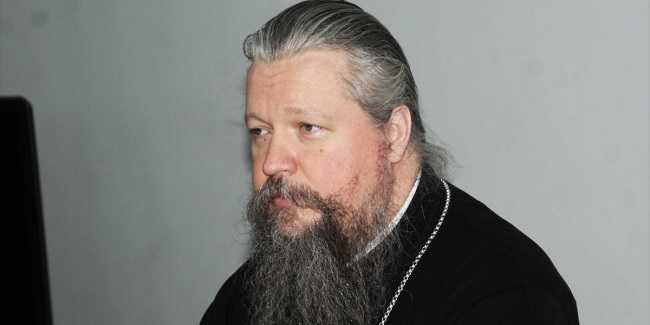 Митрополит на покое Владимир служит в Крестовоздвиженском соборе