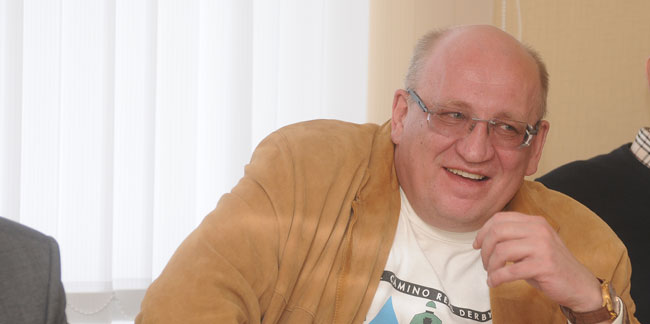 «мелкопоместное омское дворянство бегало, било крыльями, кудахтало»