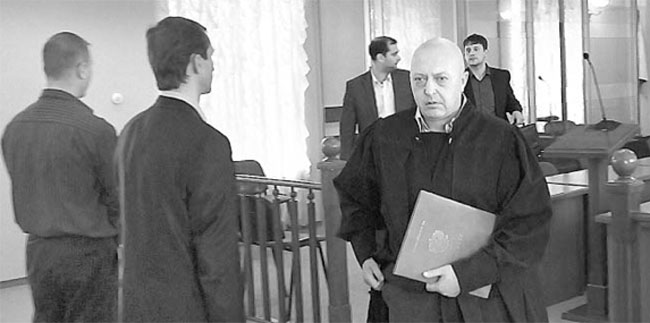 Экс-обэпник омского района получил три года строгого режима