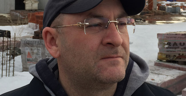 Руслан евтихов: «в омске более 170 самовольных построек. Но все хотят снести только мой дом»