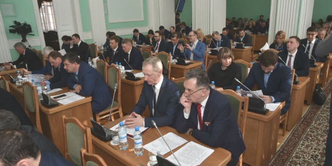 Премии отдельным чиновникам будут так велики, что мэр Омска просит снять ограничения по их выплате