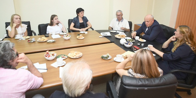 В омске выпущена пробная партия китайского стекла