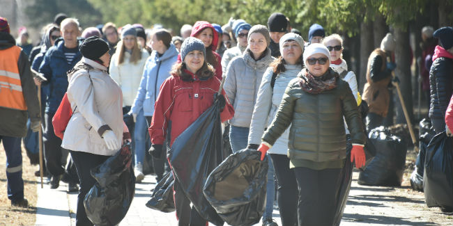 В первом городском субботнике 2019 года приняли участие около 75 тысяч омичей