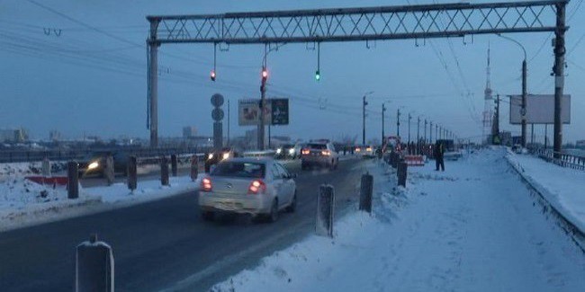 В Омске будет полностью закрыто движение по мосту имени 60-летия ВЛКСМ – пока на одну ночь