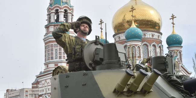 В Омске состоялся парад, посвященный Дню Победы