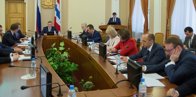 Бурков призвал не торопиться с продажей «омской топливной компании»