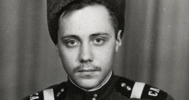 Александр РЕМИЗОВ получил первый опыт руководства библиотекой именно в армии
