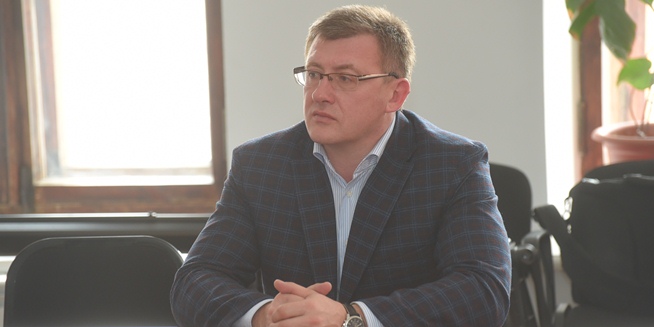 Валерий романов стал депутатом законодательного собрания на два-три заседания