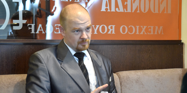 Омский политтехнолог Андрей РУДАКОВ придумал карточную игру «День выборов» о жестком и бескомпромиссном мире политики