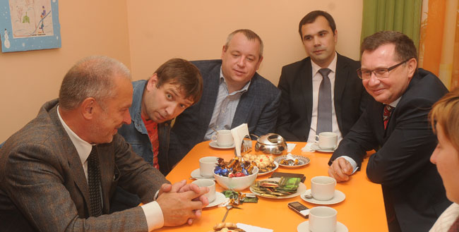 «с точки зрения власти, омичи имеют право голосовать только по тем вопросам, где результат заранее понятен, где 90% проголосуют за»