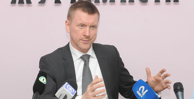 В омском аэропорту «людей чуть многовато», но «они ведь не глупые»