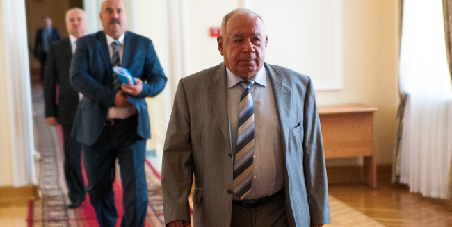 Виктор назаров вручит золотую медаль владимиру веретено