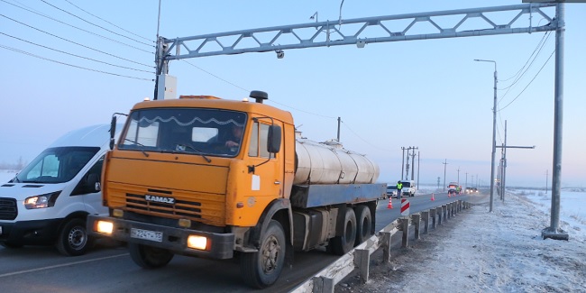 Грузоперевозчики заподозрили, что пункты весогабаритного контроля в Омской области передергивают вес