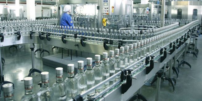 Алкогольная сибирская группа требует повысить минимальные цены на водку