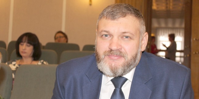 О том, как бывший офицер управления по борьбе с оргпреступностью учил женщин мыть пол, а студентов чистить сбербанк