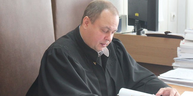 Прокурор Екатерина ВАКАР и судья Сергей МУРАСТОВ претендуют на места в одном суде Омска
