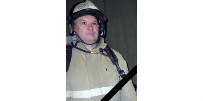 Начальник пожарного караула 42-летний владислав плеханов погиб, спасая тонущего мальчика
