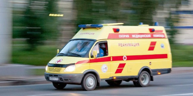 В омске водитель автомобиля ваз врезался в маршрутку mercedes — пострадали 6 человек