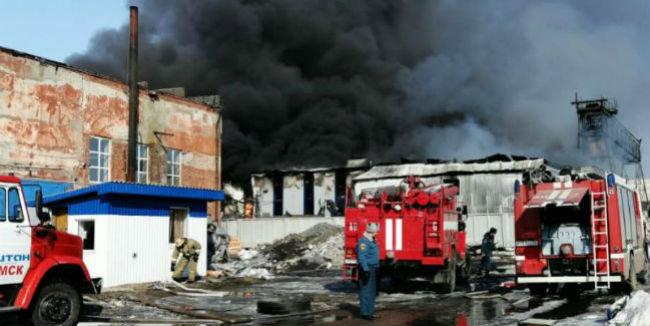 Минприроды: при пожаре завода в Омске, где горели тонны канифоли, ПДК вредных веществ в норме