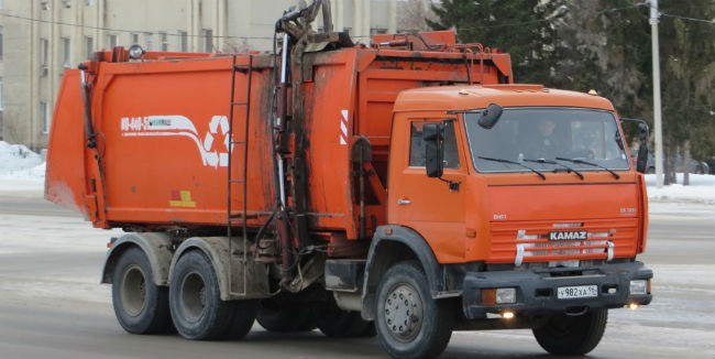 В Омске будут судить водителя мусоровоза ПЕСКОВА, насмерть сбившего пенсионера у контейнеров