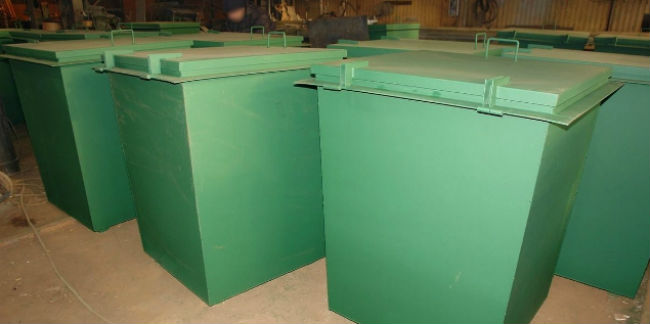 Сидельцы двух омских колоний за 3 млн рублей изготовят баки для мусора