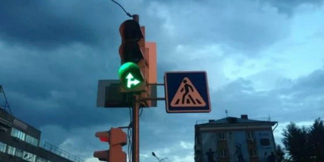 Чтобы пешеходы не носились по дороге, скорректированы светофоры на трёх перекрёстках в Омске