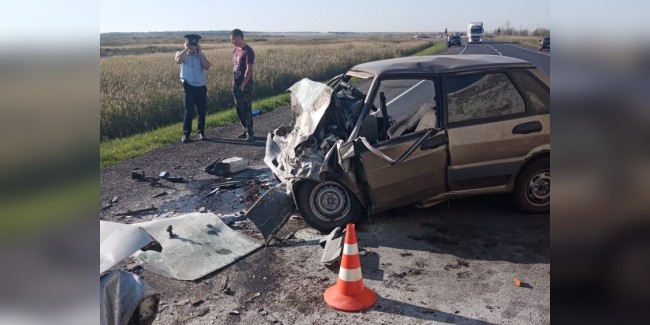 При столкновении на трассе Тюмень – Омск автомобилей Ford, Volvo и «ВАЗ» погибли два водителя