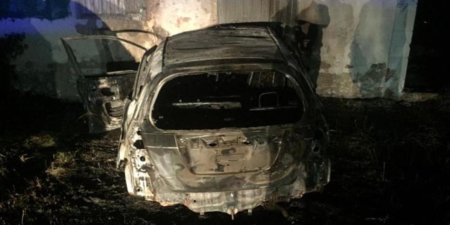 Автомобиль Honda Fit на трассе Тюмень – Омск врезался в препятствие, машина загорелась – водитель погиб