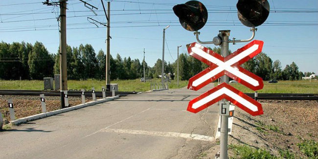 В Омской области ограничат движение автомобилей на двух железнодорожных переездах