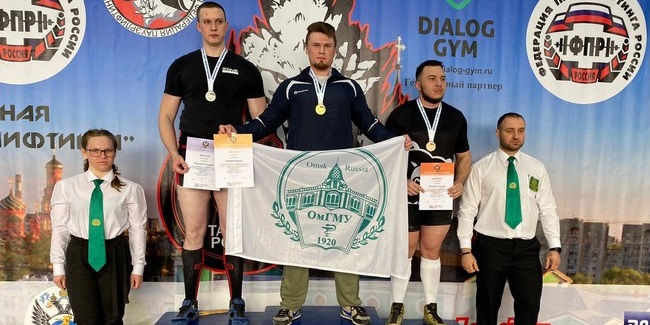 Омские атлеты выиграли медали всероссийского турнира по пауэрлифтингу всех достоинств