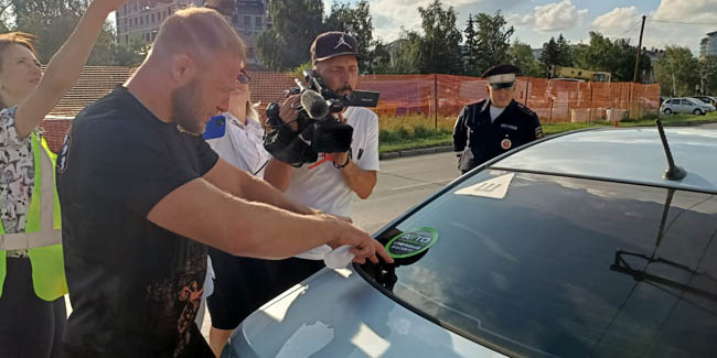 «Гаишники» и «Шторм» вчера ловили в Омске водителей – и объясняли попавшимся шоферам «о вреде употребления алкоголя»