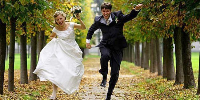 Вопрос: «Положены ли по закону выходные дни жениху и невесте на время свадьбы?»