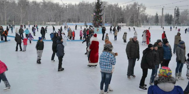 В Омске открывают самый большой лёд для массовых катаний