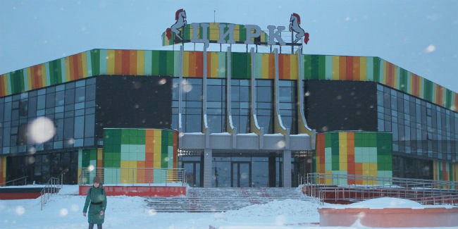 У Главной городской ёлки Омска на новогодние праздники будет бесплатная парковка