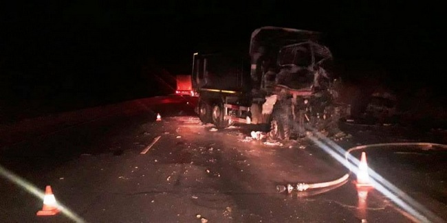 После столкновения и возгорания грузовиков Hоwо и «КамАЗ» погиб водитель