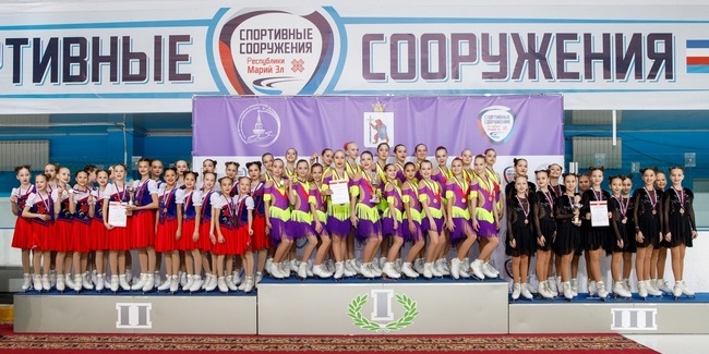Омские красавицы «Аквамарина-3» поднялись на пьедестал IV этапа Кубка России по синхронному фигурному катанию