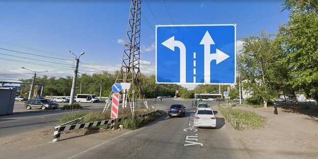В Омске на перекрёстке улиц Энтузиастов и Нефтезаводская поменяли схему движения транспорта
