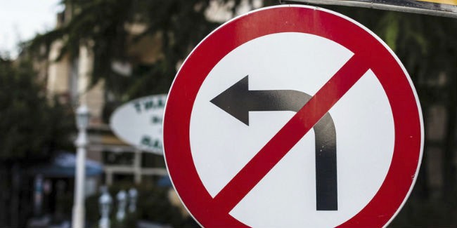 В Омске введут запрет на левые повороты машин в 9 местах концентрации ДТП