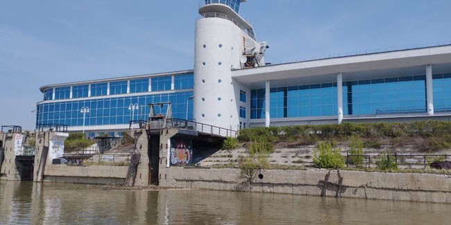 8ААС подтвердил: САРКИСЯН должен вернуть причалы у рек в центре Омска, чиновники – возвратить бизнесмену деньги