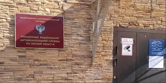 В Омске запретили ненадлежащую рекламу электронных сигарет на фасаде ТЦ